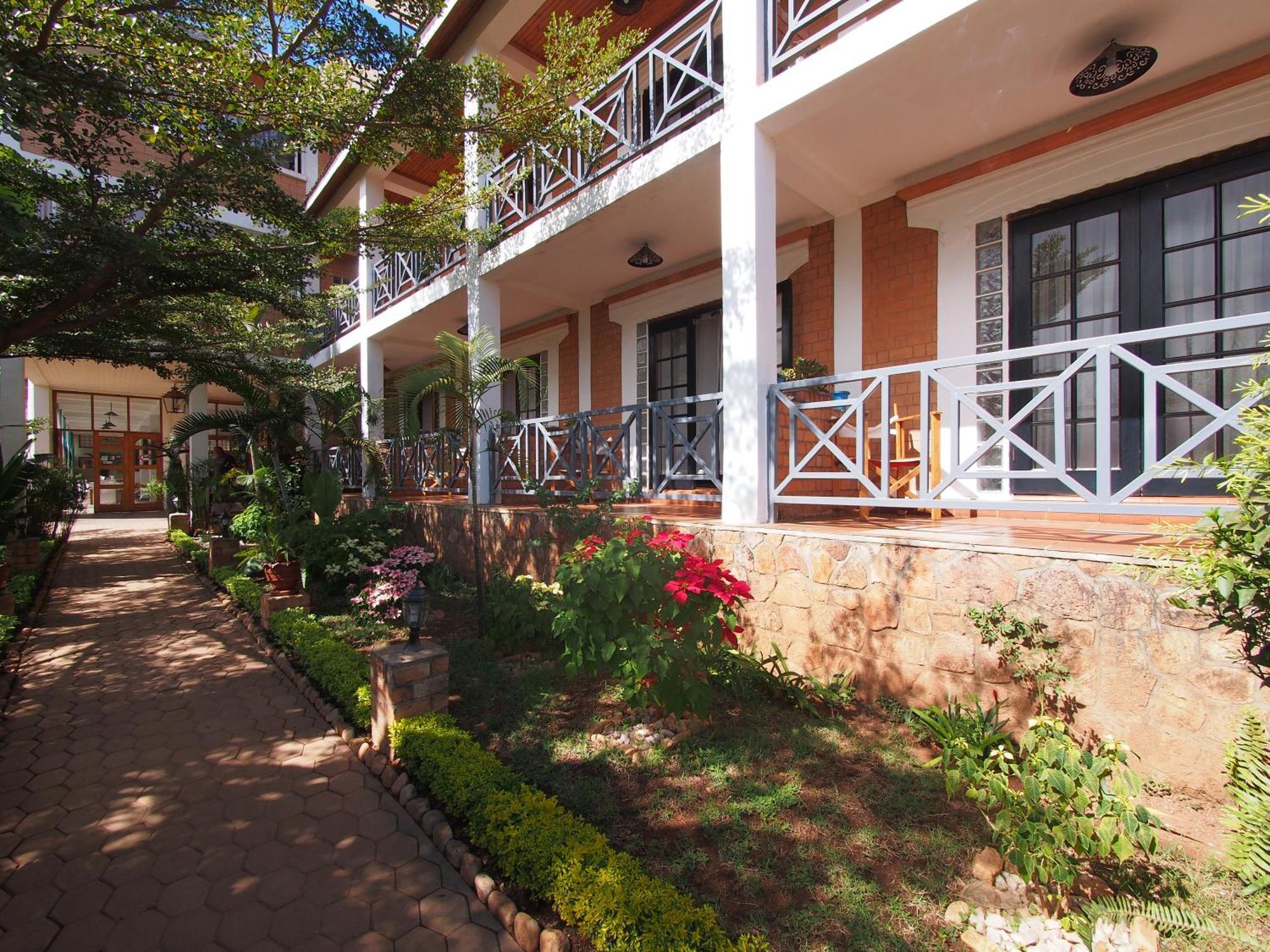 Island Continent Hôtel Ivato  Exterior foto