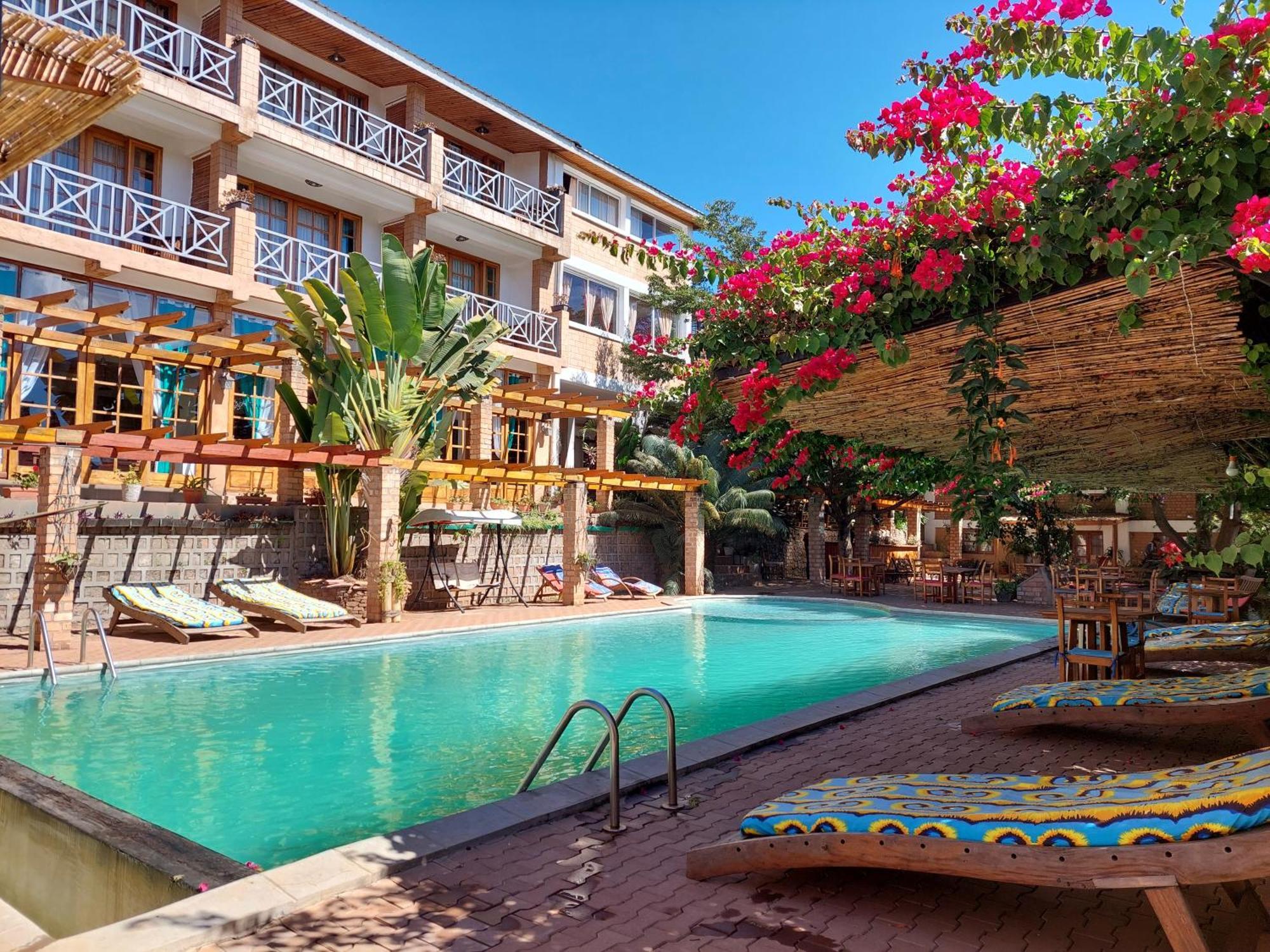 Island Continent Hôtel Ivato  Exterior foto
