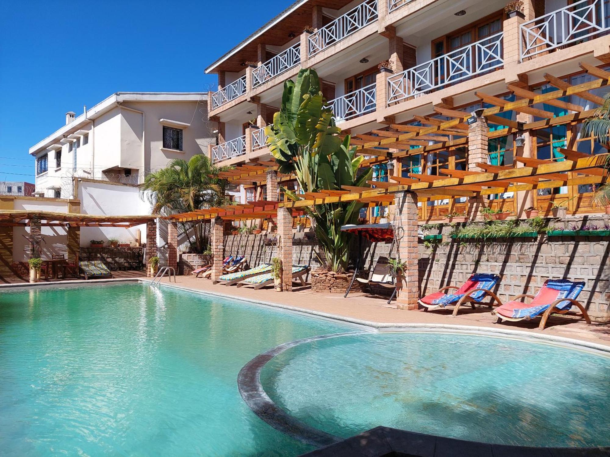 Island Continent Hôtel Ivato  Exterior foto